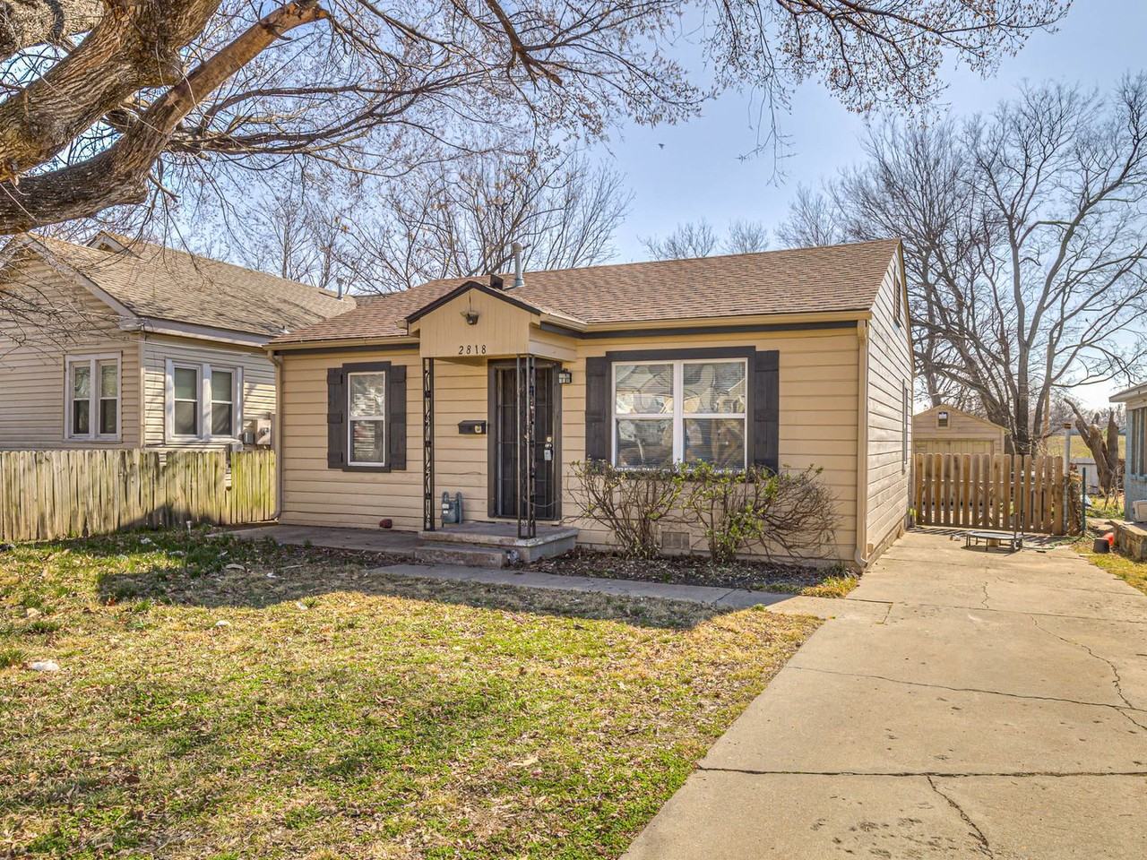 2818 E Admiral Ct - Photo 3 of 34