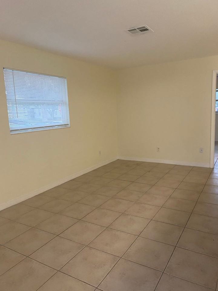 500 75th Ave N - Photo 7 of 21