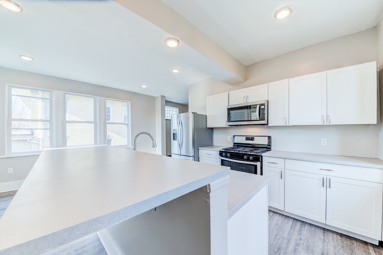 426 Edgemont St - Photo 3 of 44