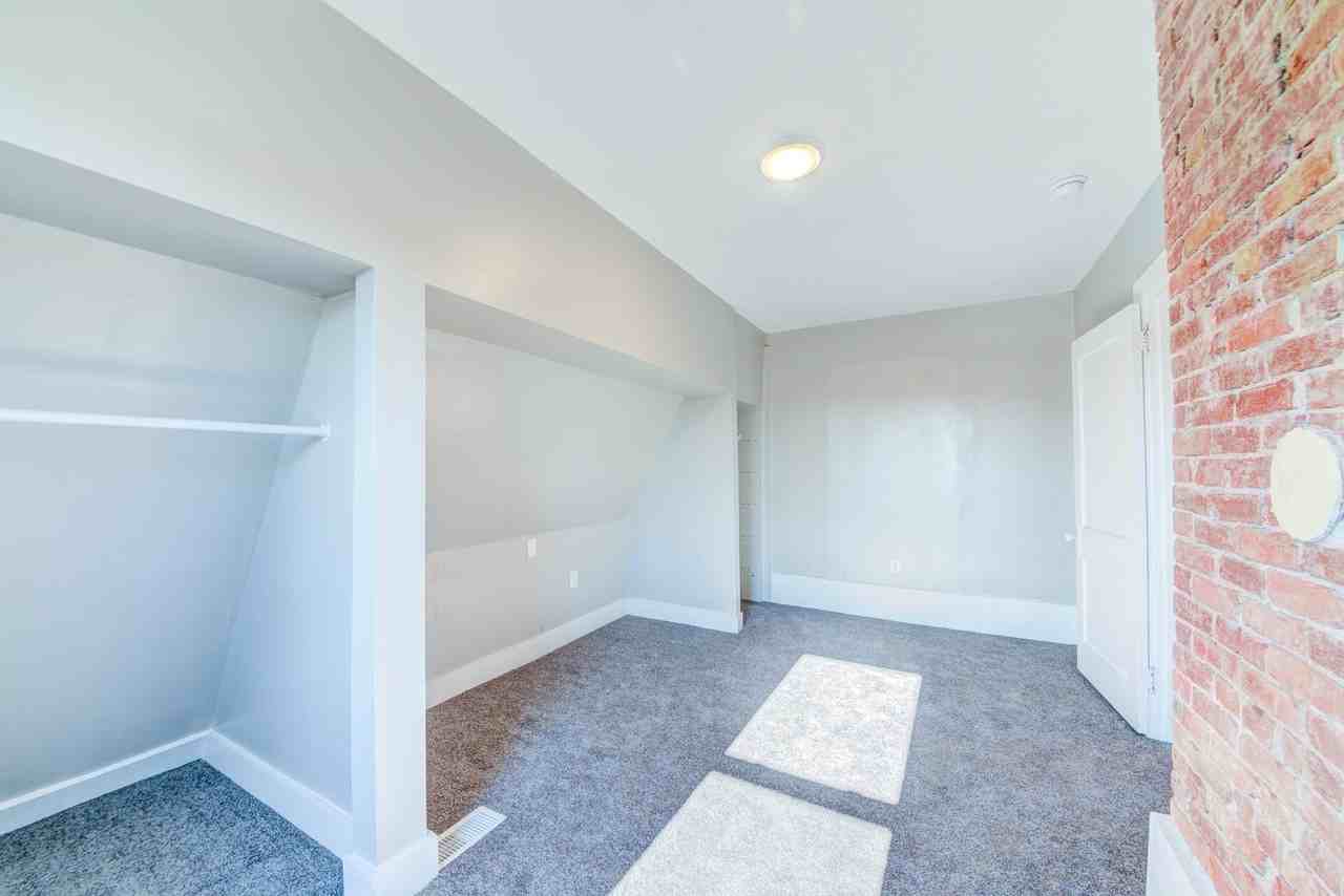 426 Edgemont St - Photo 4 of 44