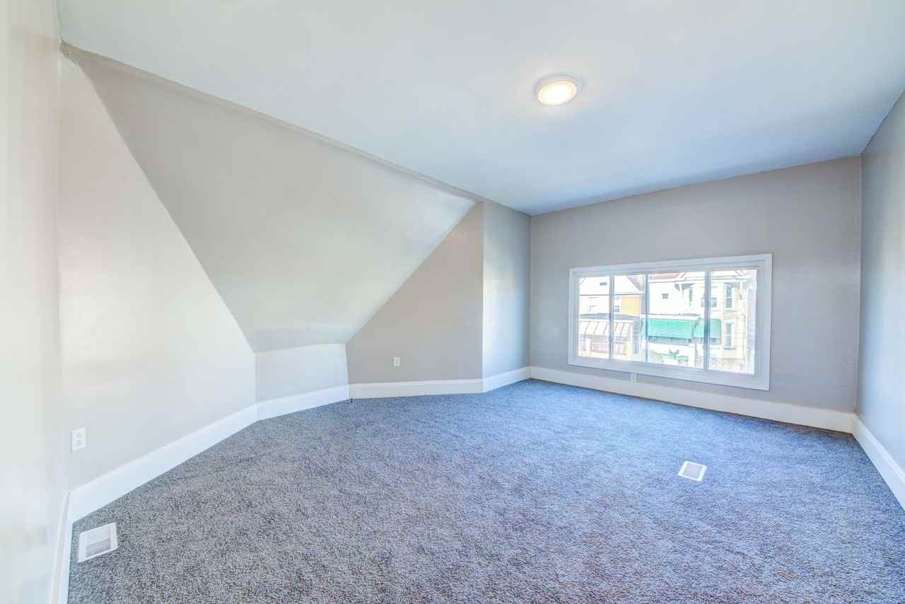 426 Edgemont St - Photo 6 of 44