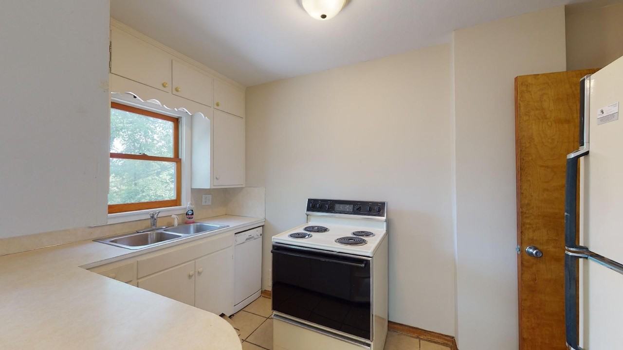 2635 Hunt St - Photo 4 of 20