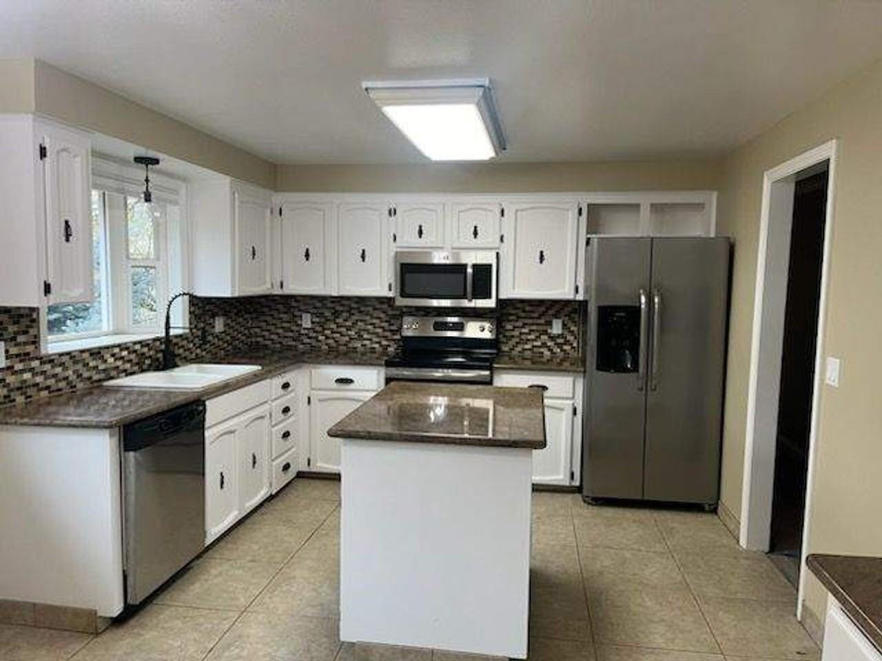 3243 Ne 110th Ave - Photo 3 of 11