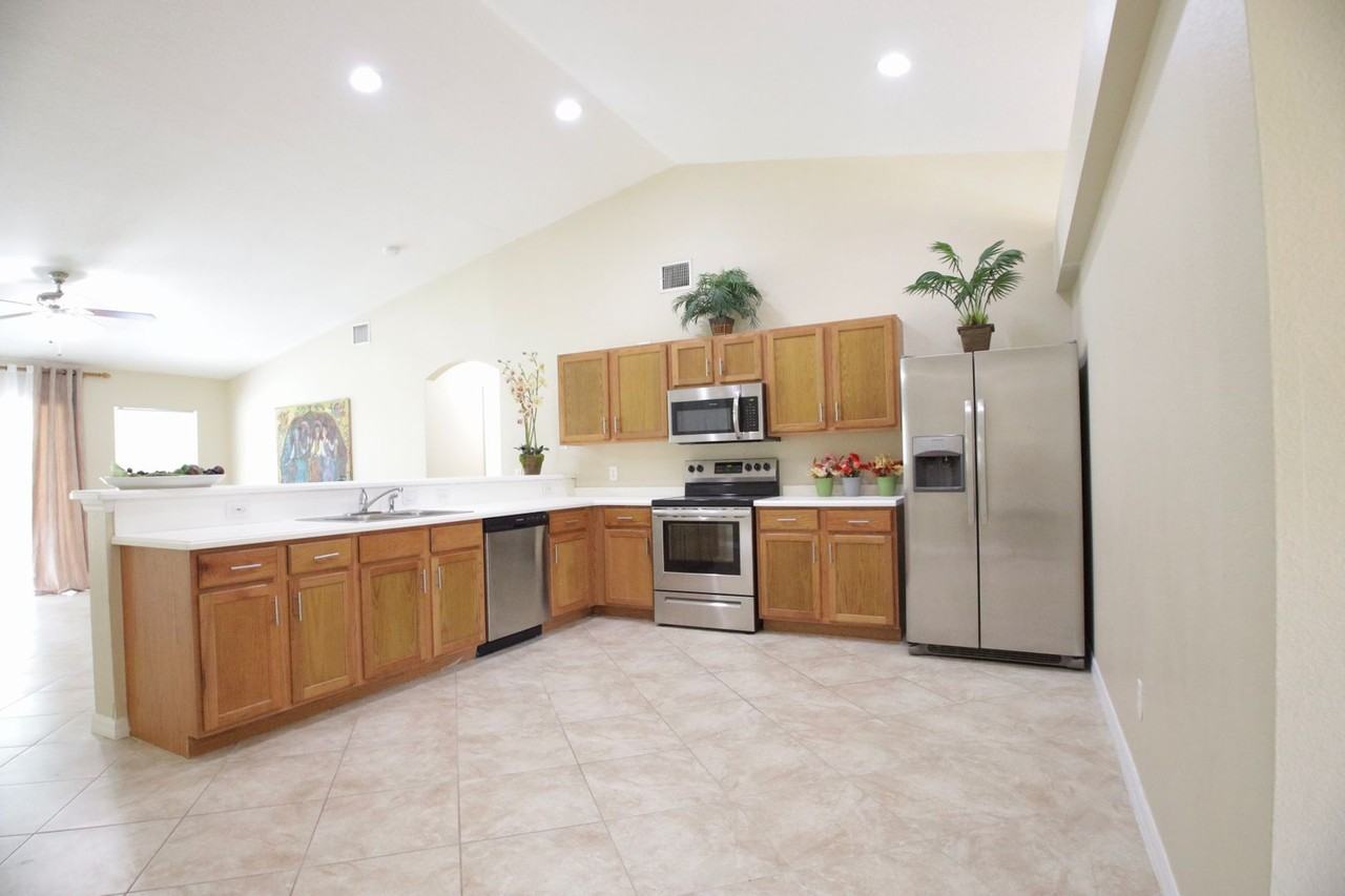 8225 105th Ave - Photo 2 of 50