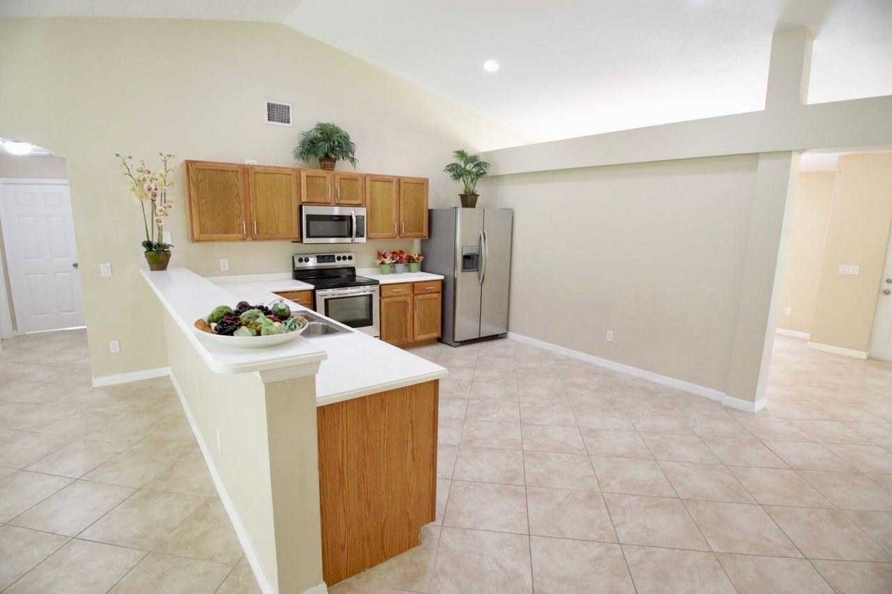 8225 105th Ave - Photo 3 of 50