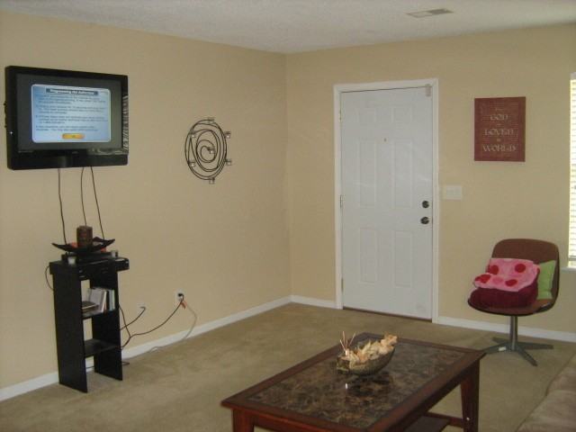 256 Rosebrook Dr - Photo 2 of 5