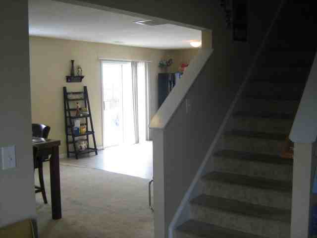 256 Rosebrook Dr - Photo 3 of 5