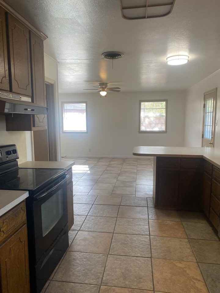 2014 S 45th St - Photo 6 of 22