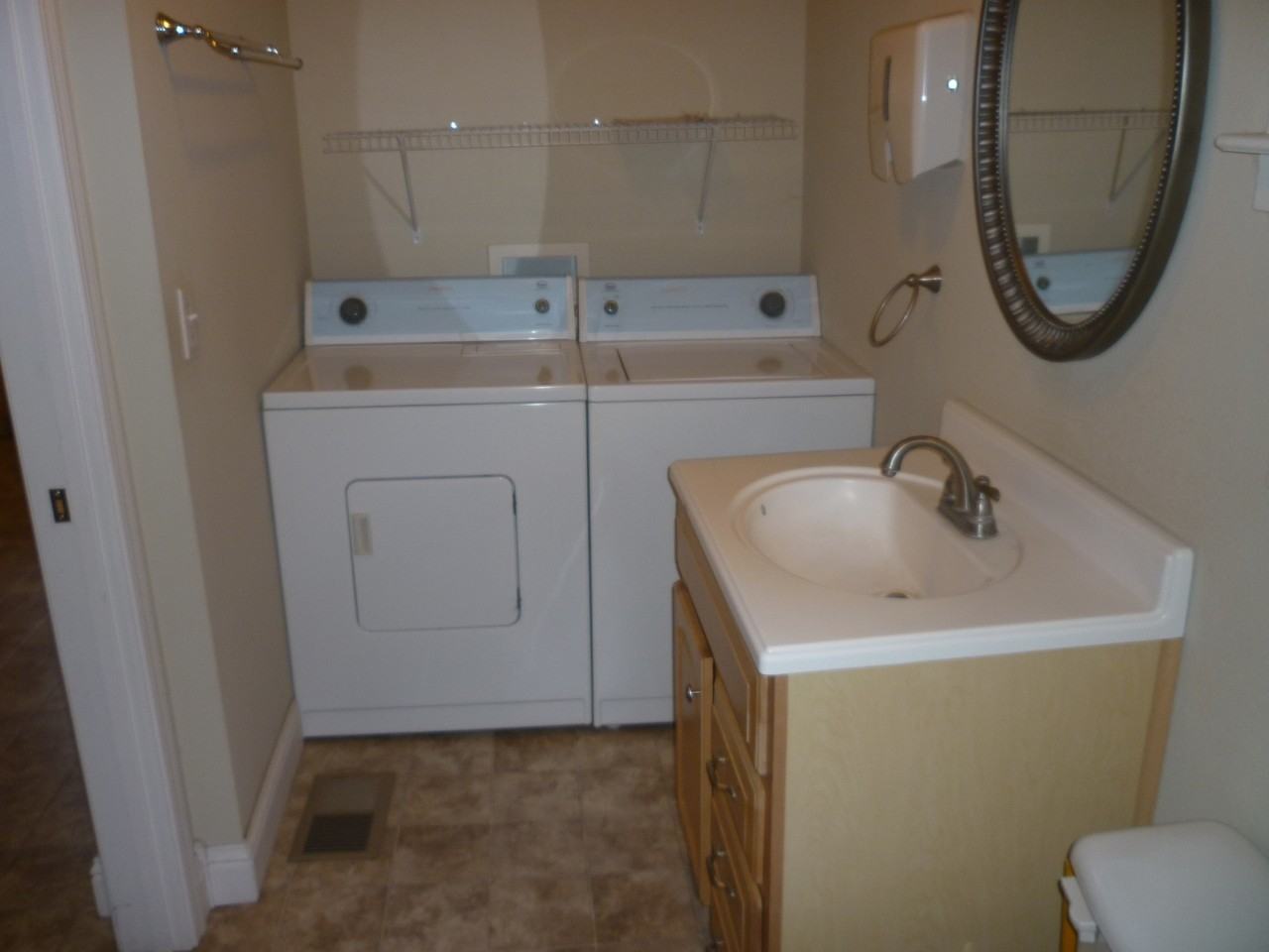 1111 Hazel St - Photo 2 of 26