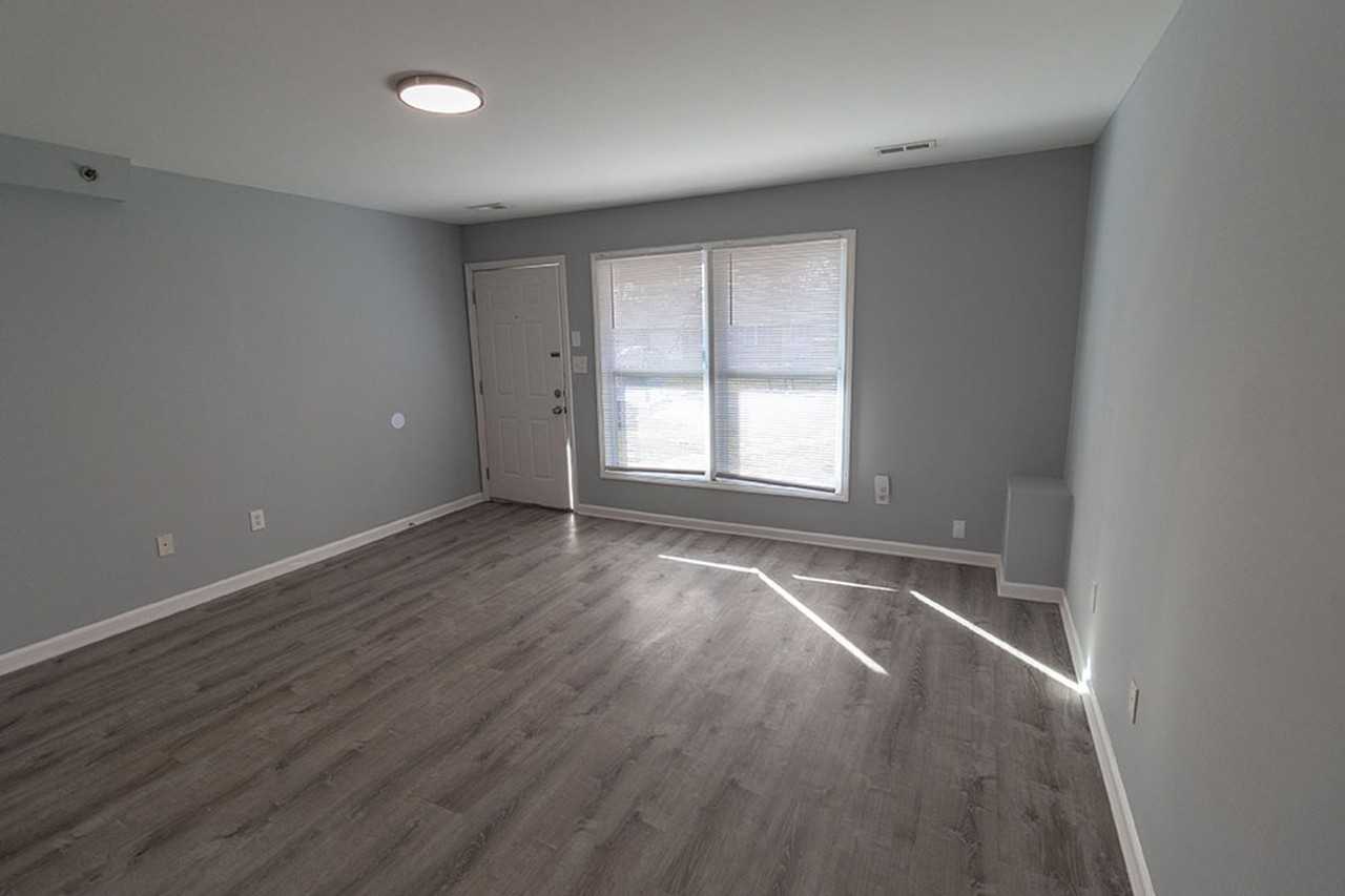 706 Demaret Dr - Photo 3 of 20