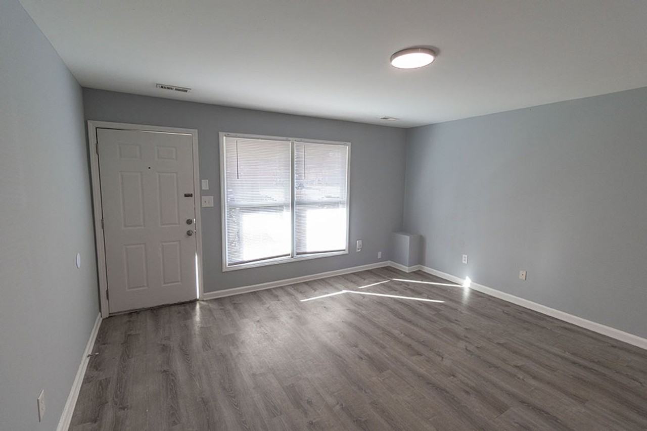 706 Demaret Dr - Photo 4 of 20