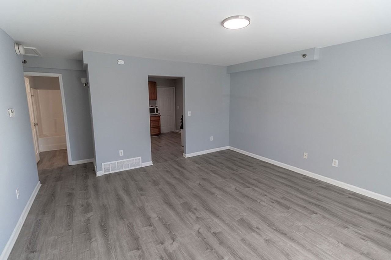 706 Demaret Dr - Photo 5 of 20