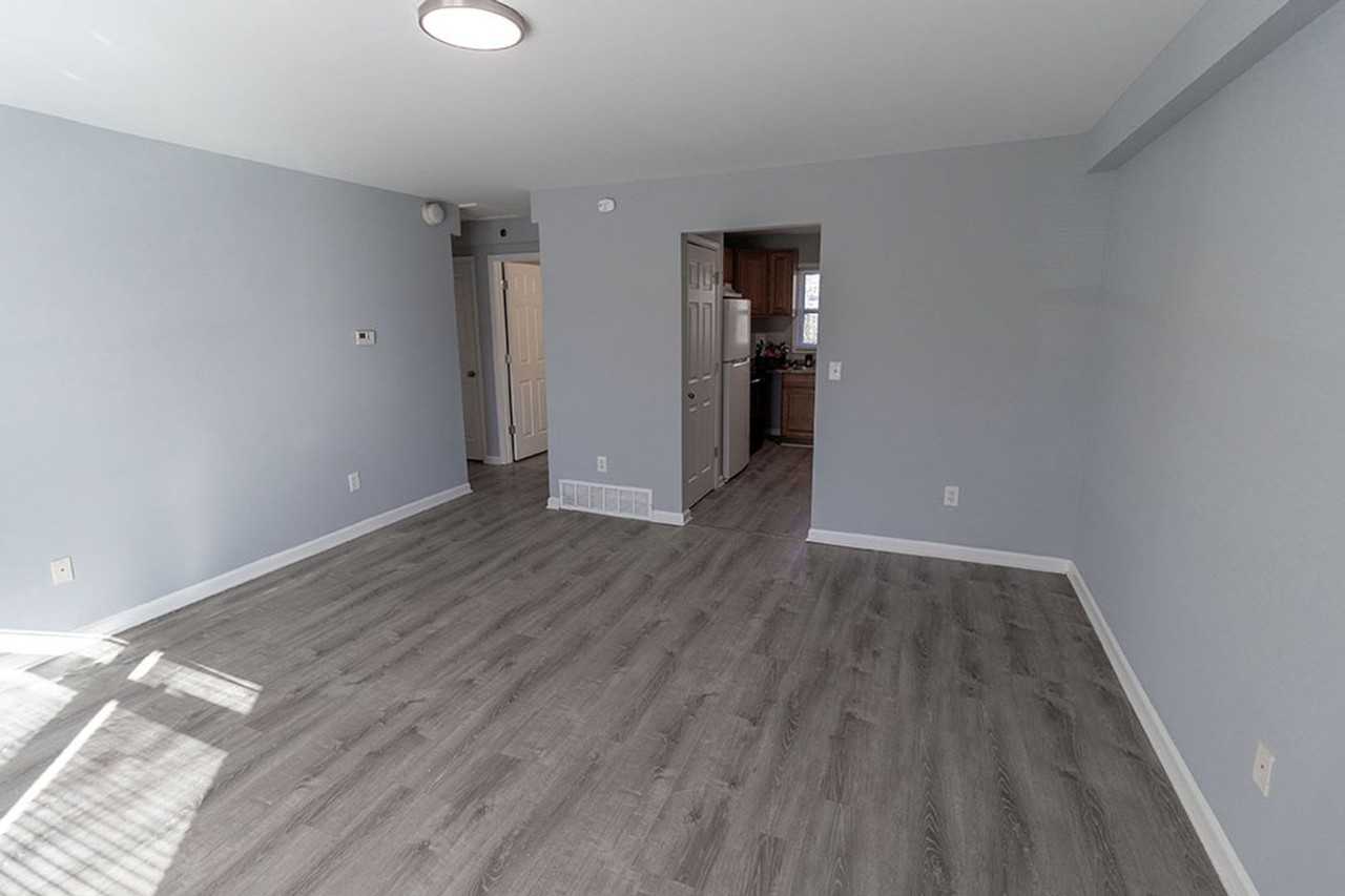 706 Demaret Dr - Photo 6 of 20