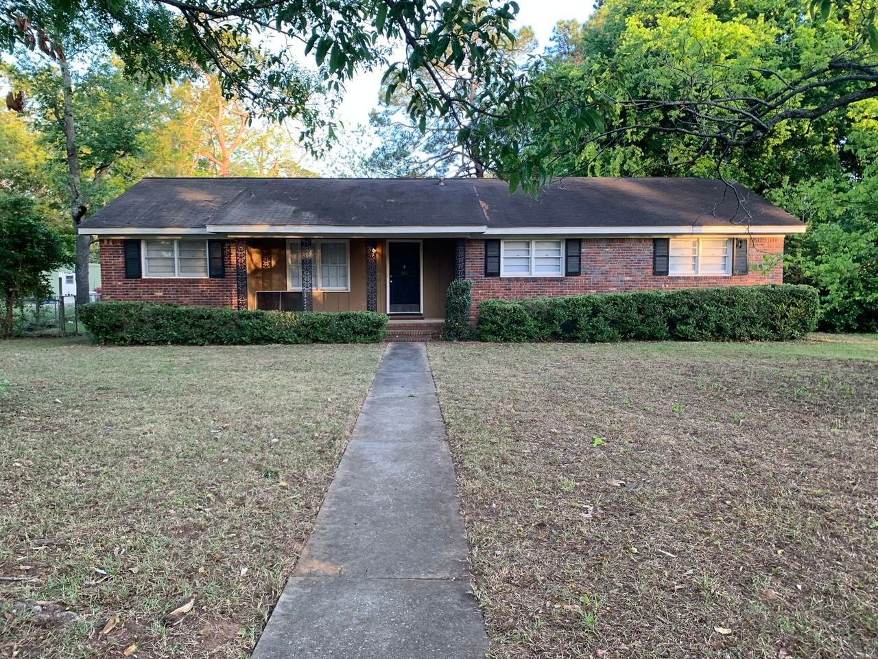 2426 Whispering Pines Cir - Photo 2 of 8