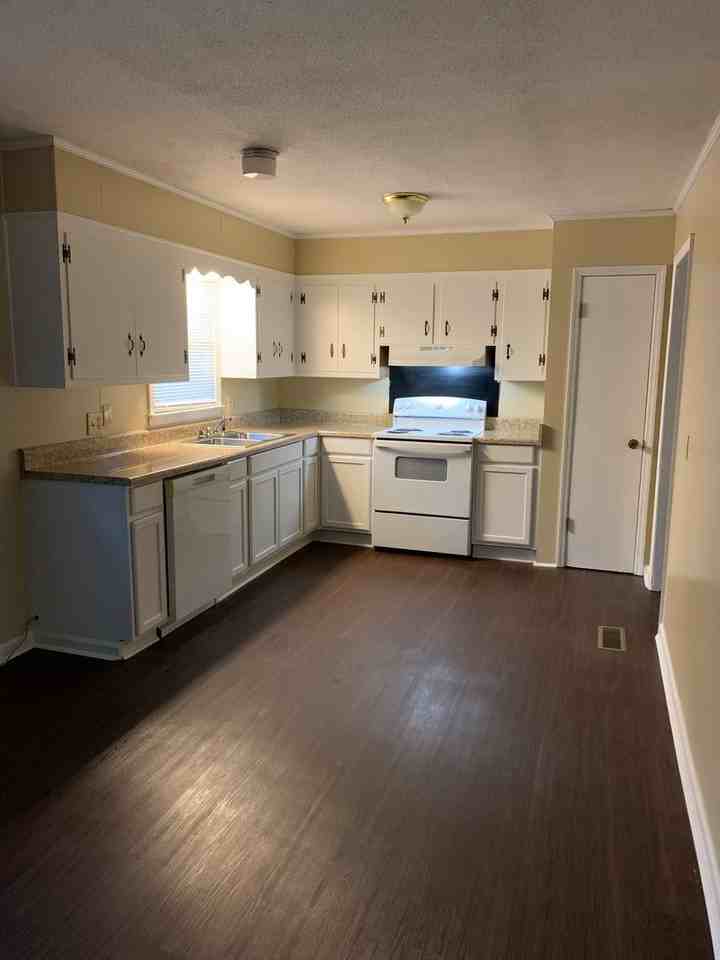 2426 Whispering Pines Cir - Photo 3 of 8