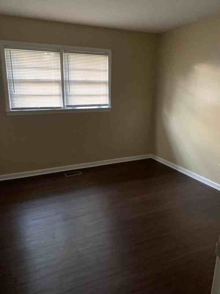 2426 Whispering Pines Cir - Photo 5 of 8