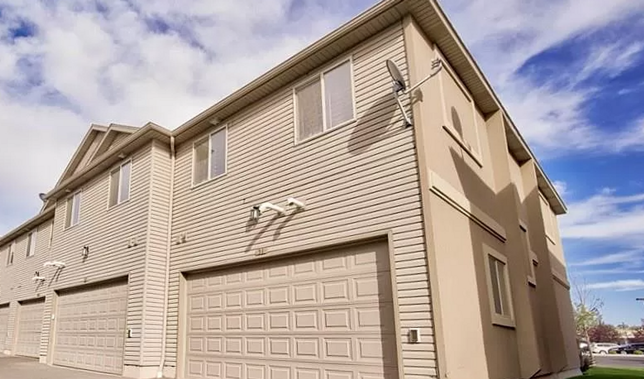 565 Pioneer Rd - Photo 3 of 18