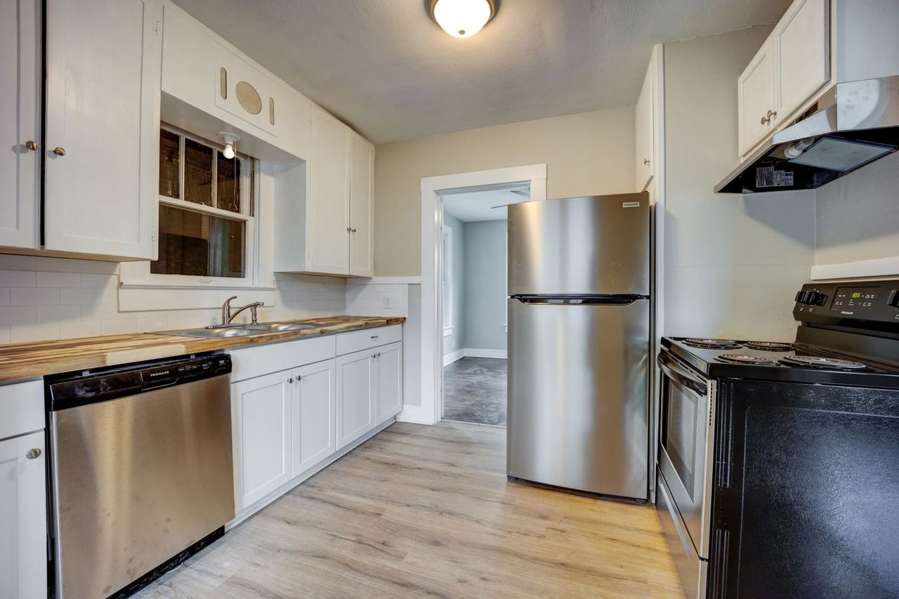 1811 N D St - Photo 2 of 17