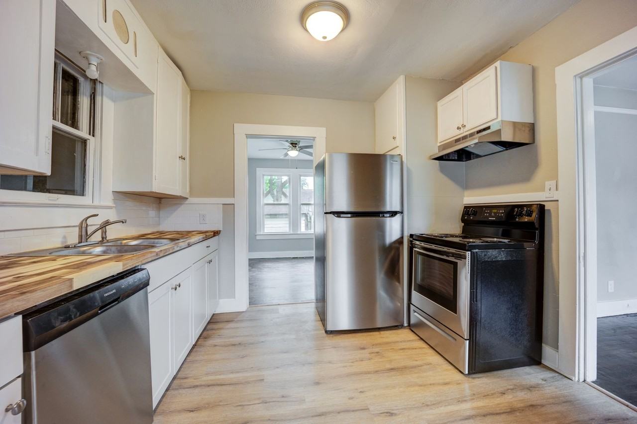 1811 N D St - Photo 6 of 17