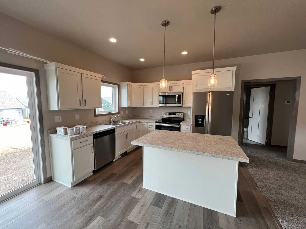 1510 Keystone Cir Ne - Photo 2 of 16