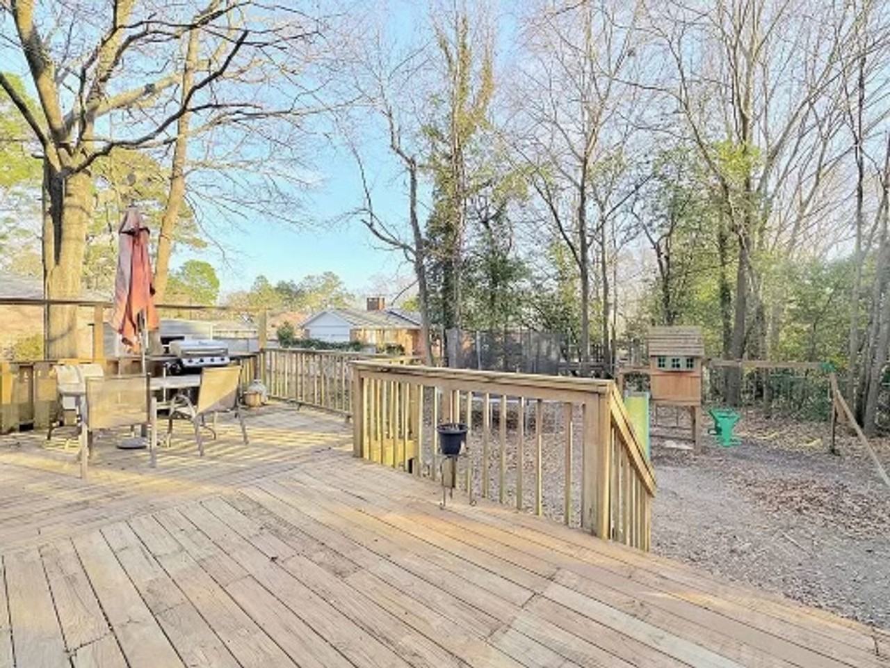 215 Green St - Photo 2 of 11