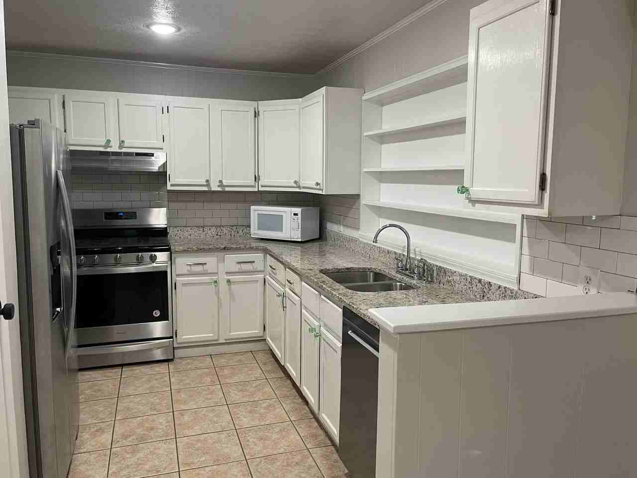 215 Green St - Photo 3 of 11