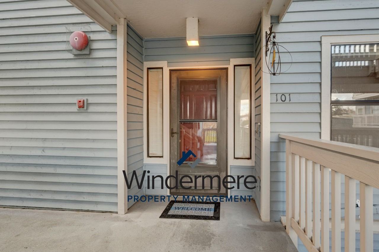 651 Se Bayshore Dr #C101 - Photo 2 of 28