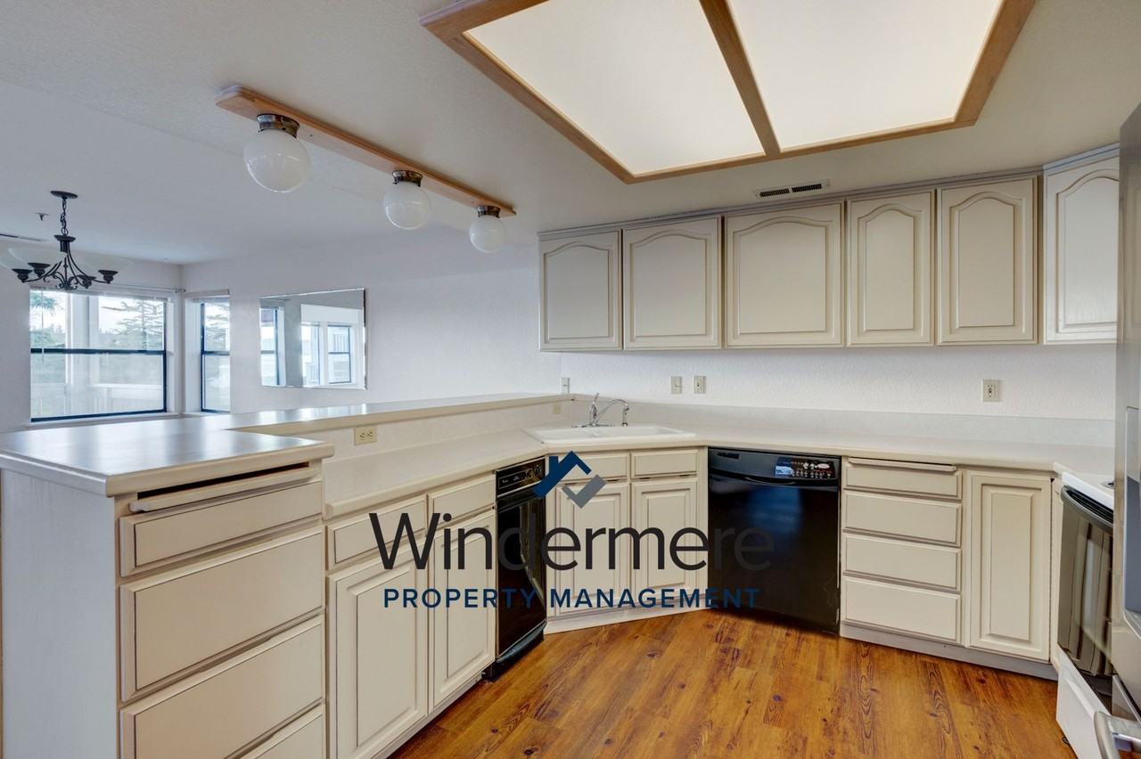 651 Se Bayshore Dr #C101 - Photo 3 of 28