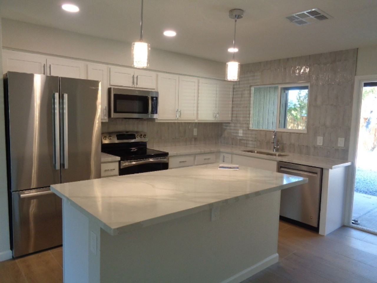 1846 W Portobello Ave - Photo 5 of 14