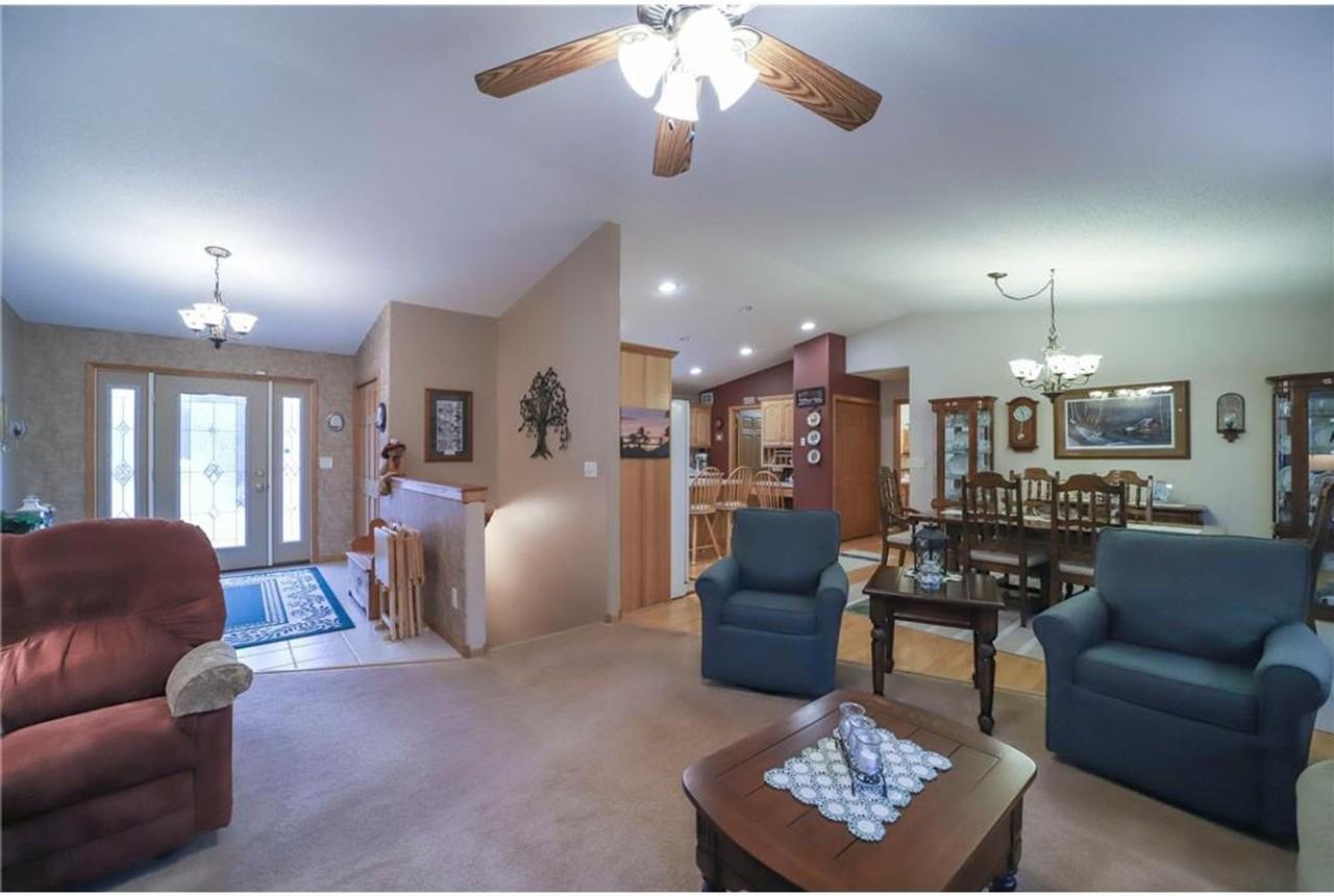 22078 Eagle View Dr - Photo 3 of 35