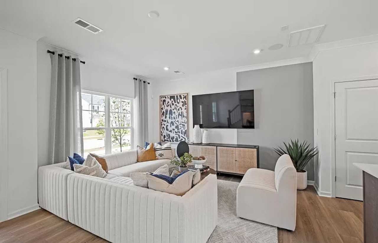 16135 Leading St - Photo 2 of 19