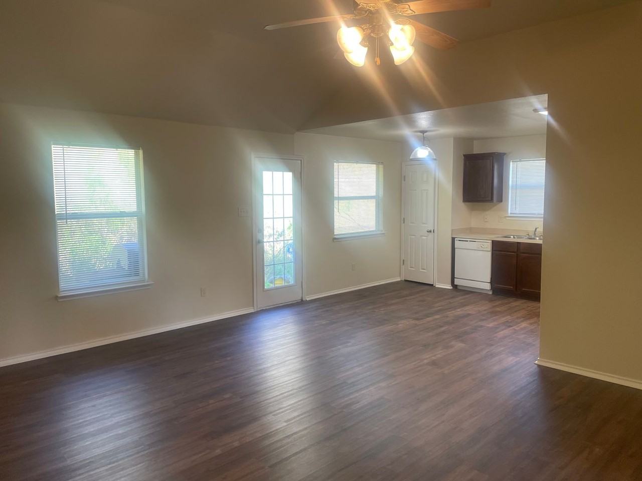 804 Samuel Dr - Photo 3 of 11