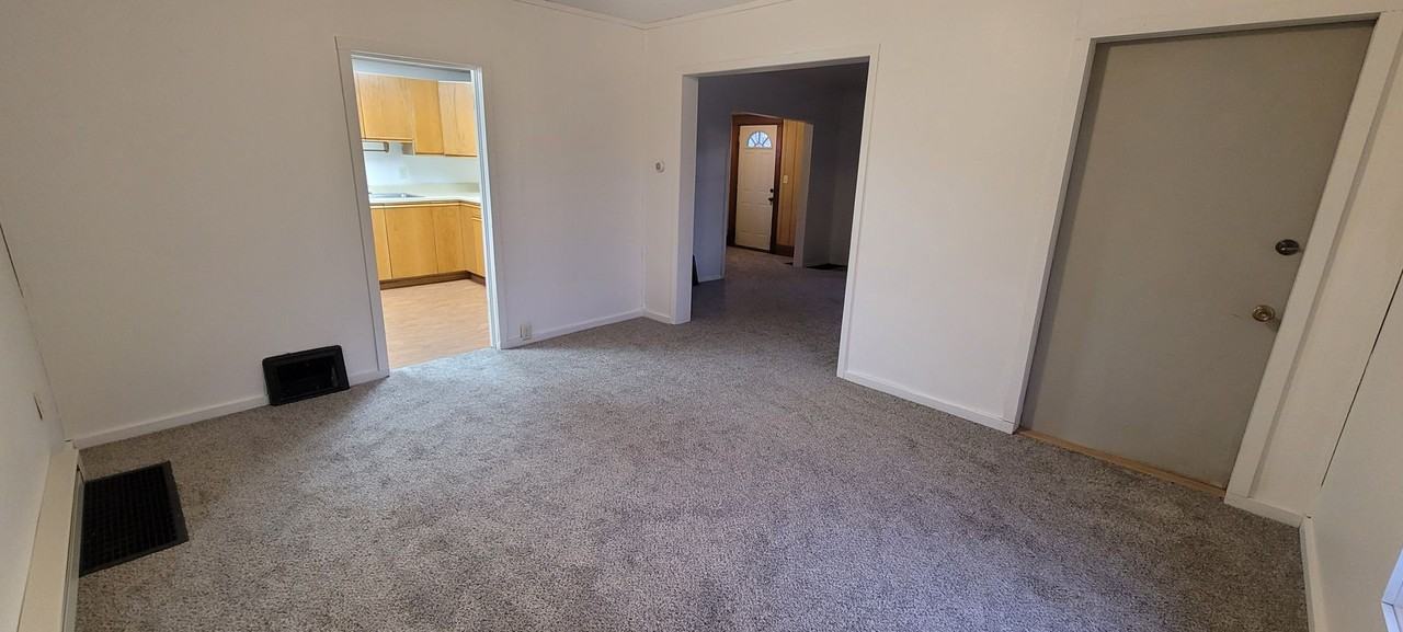 517 Wood Ave Se - Photo 2 of 8