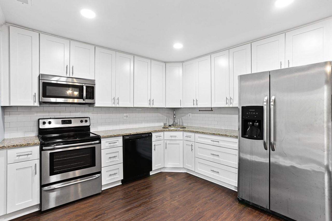 1543 Marlborough Ct - Photo 2 of 21