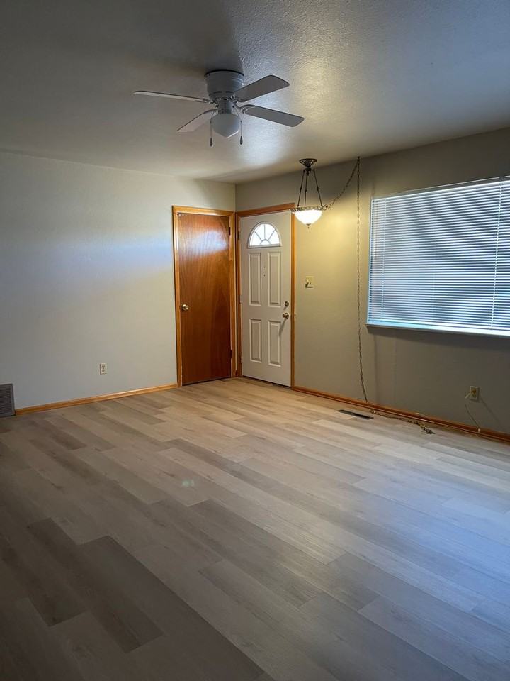 340 Barrett Ave - Photo 5 of 18