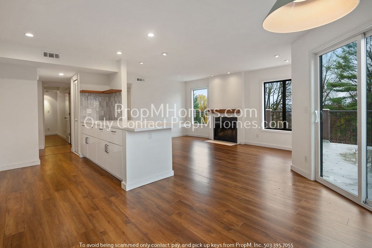 1320 Sw Hall St Apt 204