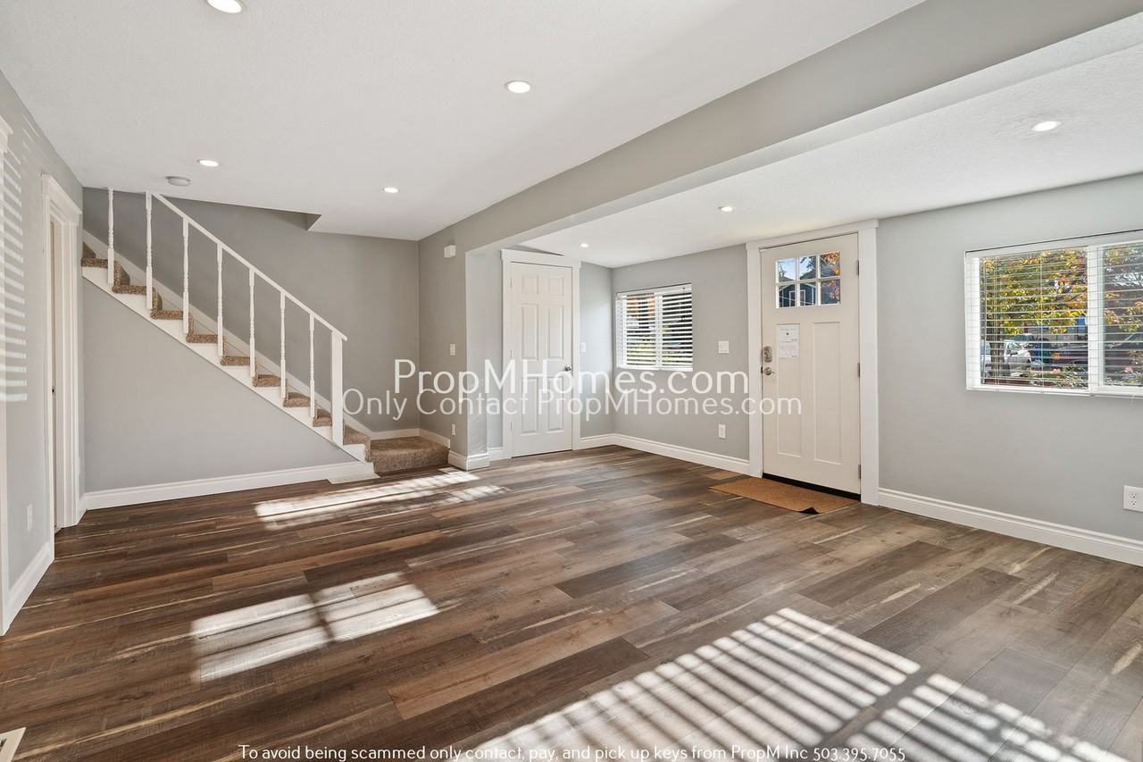 12235 Se Ellis St - Photo 3 of 25