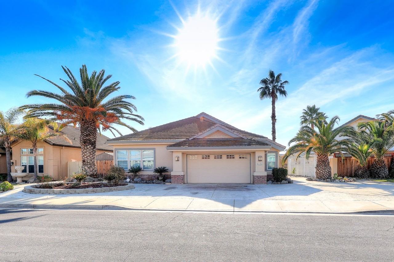 4050 Pier Pt - Photo 2 of 48