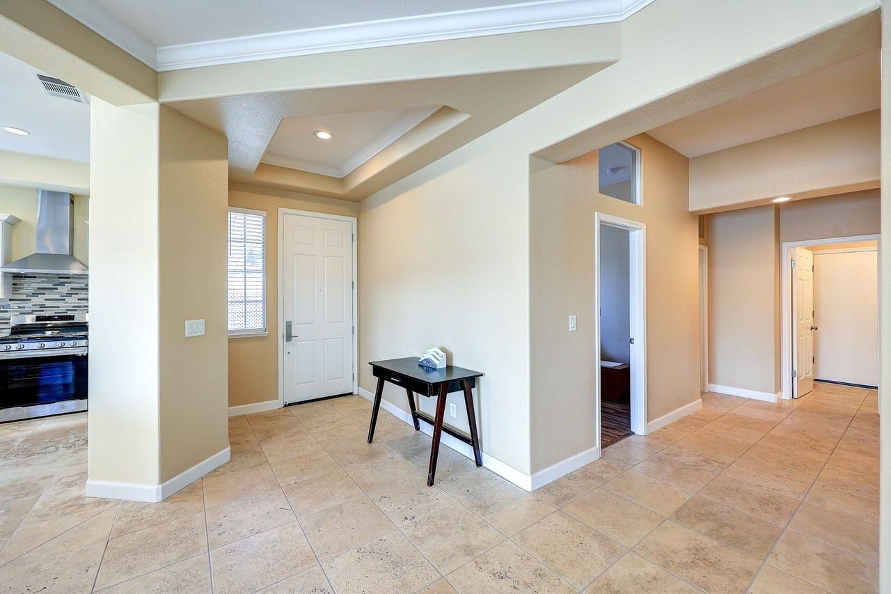 4050 Pier Pt - Photo 4 of 48