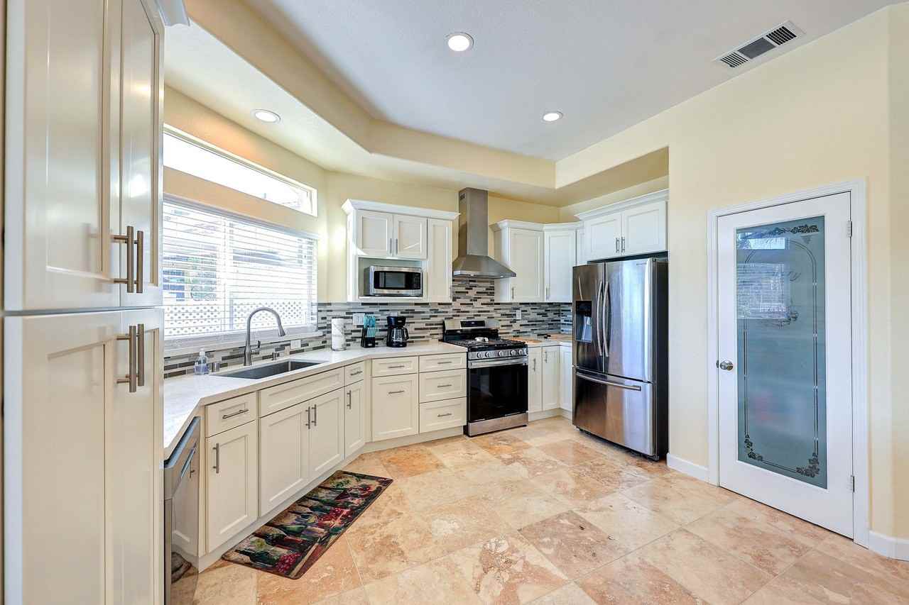 4050 Pier Pt - Photo 6 of 48