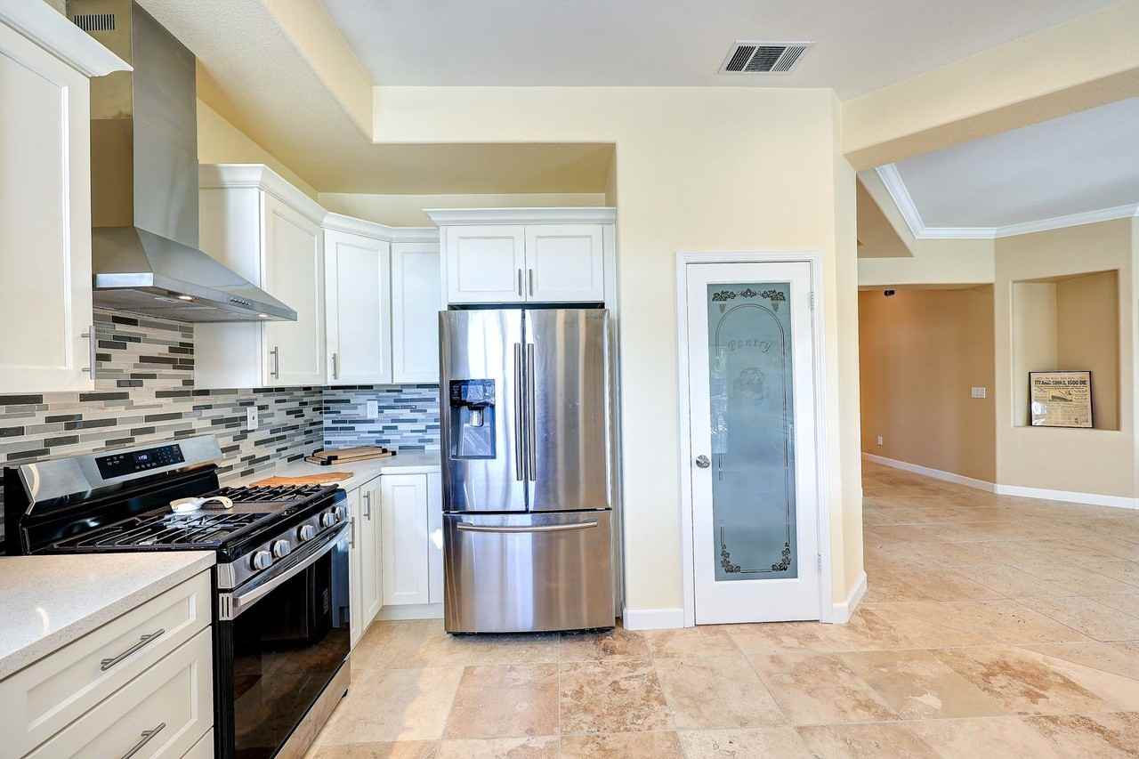 4050 Pier Pt - Photo 7 of 48