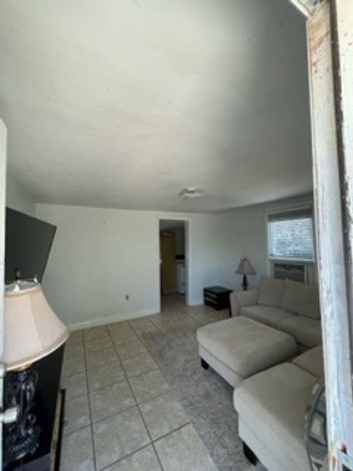40 Pine St - Photo 2 of 15