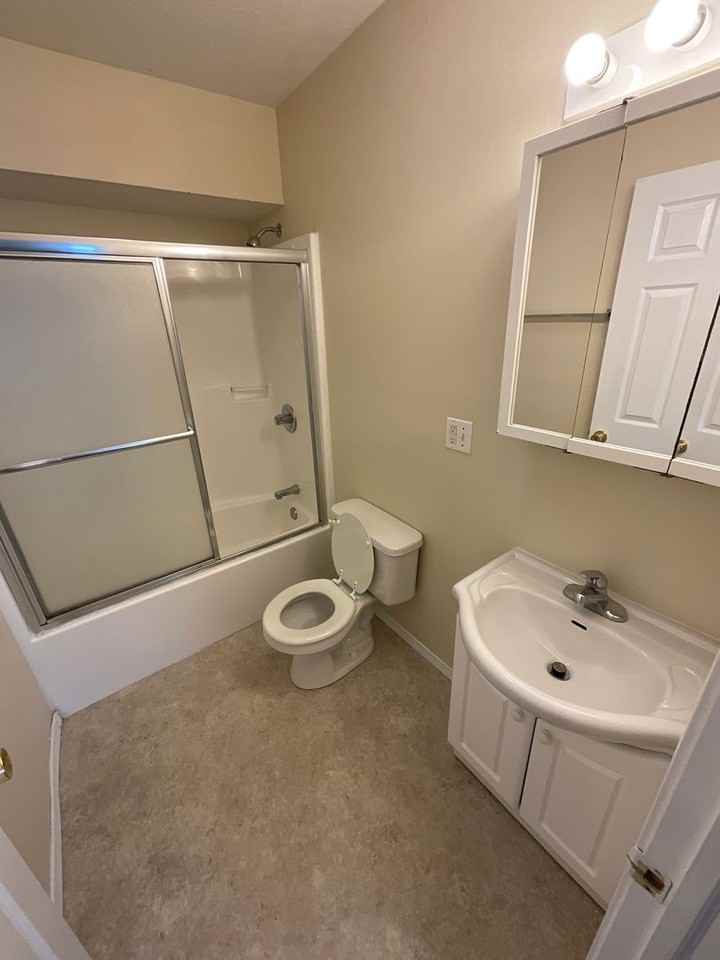 320 E 10th St - Photo 7 of 15