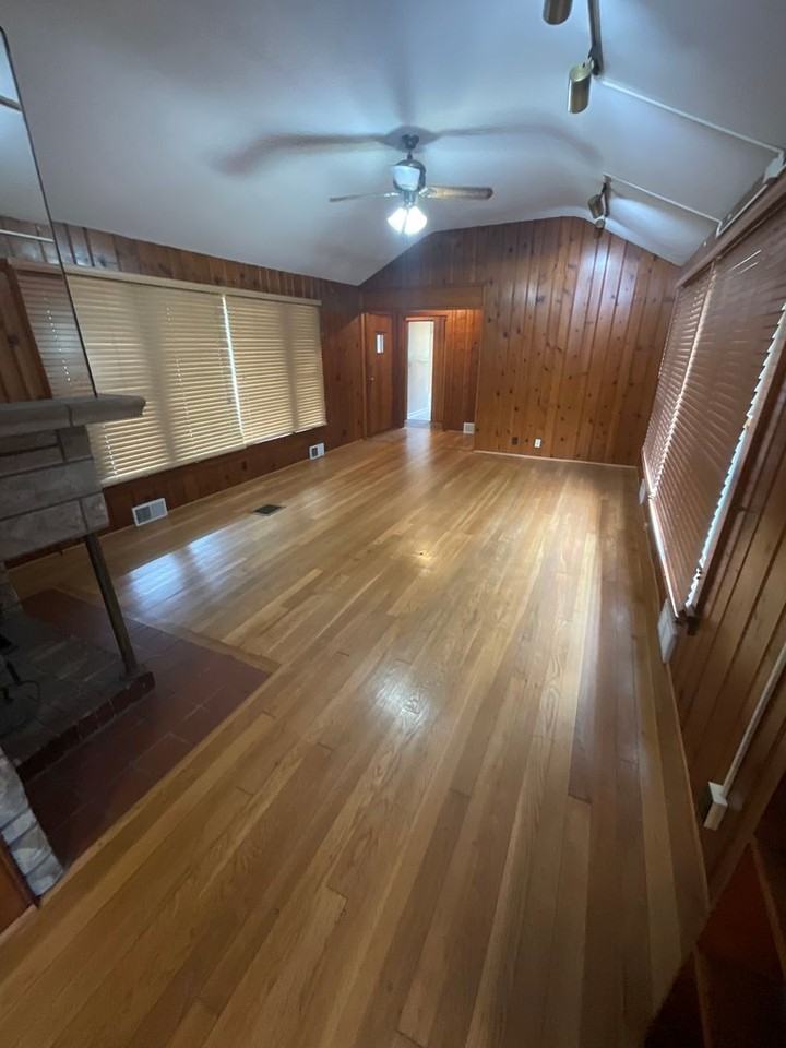 1217 N College Ave - Photo 4 of 23