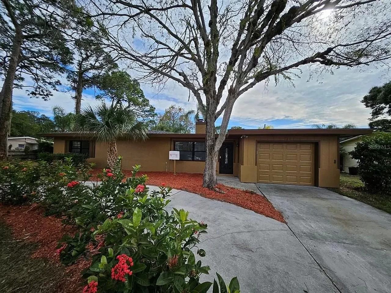 522 Westwinds Dr - Photo 2 of 37