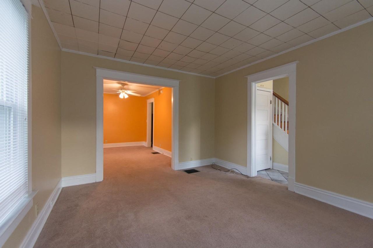 526 S Woodlawn Ave - Photo 7 of 23