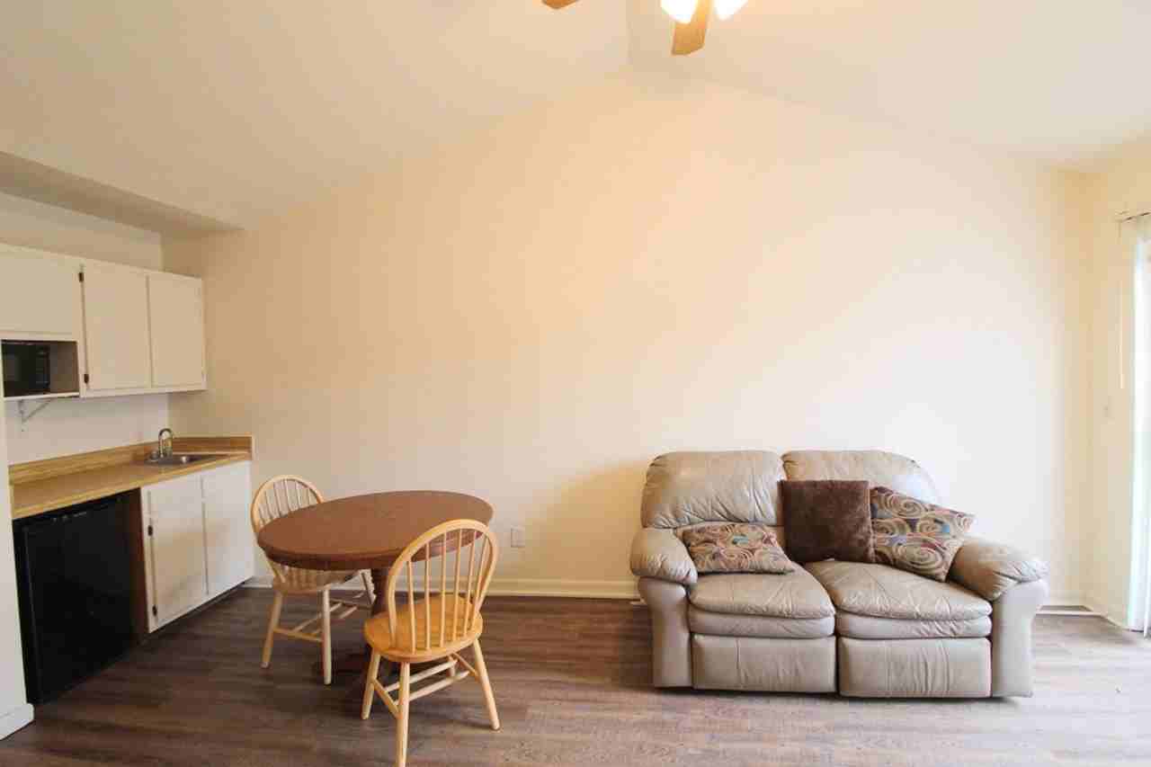 1466 Bradley Dr - Photo 4 of 12