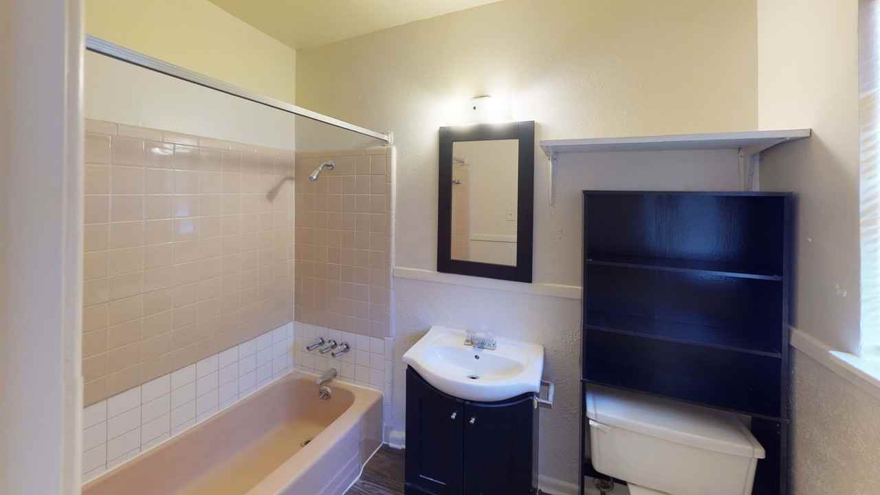 903 South Welch Street - Photo 2 of 7