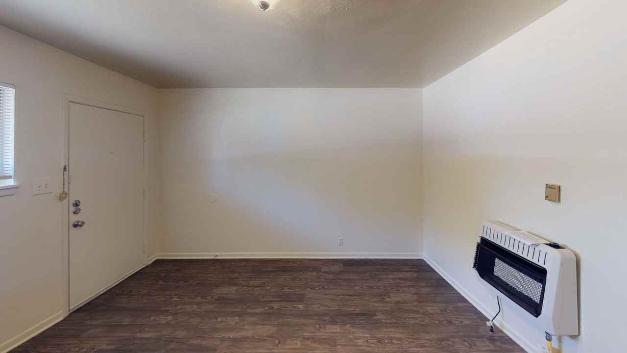 903 South Welch Street - Photo 5 of 7