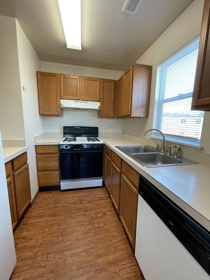 217 Tanglewood Dr #D - Photo 4 of 10